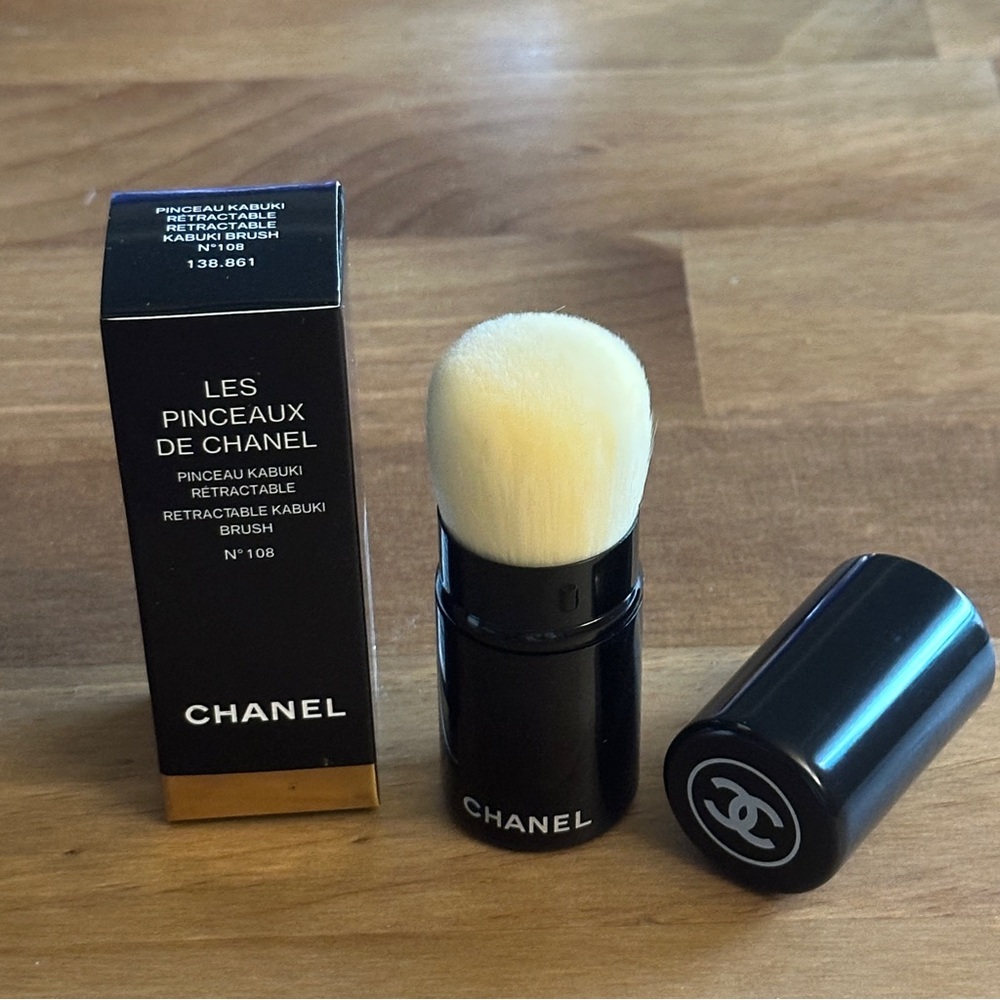 CHANEL Retractable Kabuki Brush - Black with Cream Bristles